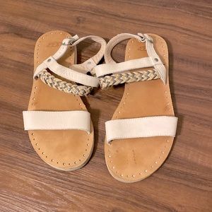 UGG sandals size 8. Like new!!